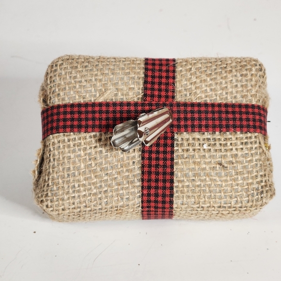 PRESENT & BOW CLIP ON CHRISTMAS ORNAMENT - Picture 10 of 16